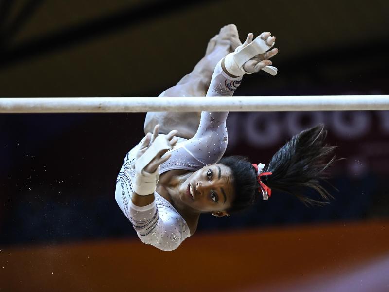 US-Turnerin Simone Biles hat bei den Turn-Weltmeisterschaften in Doha einen neuen Sprung gezeigt US-Turnerin Simone Biles hat bei den Turn-Weltmeisterschaften in Doha einen neuen Sprung gezeigt