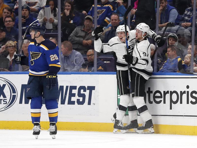 Matt Luff (M) und Adrian Kempe (re.) freuen sich über einen Kings-Treffer Matt Luff (M) und Adrian Kempe (re.) freuen sich über einen Kings-Treffer