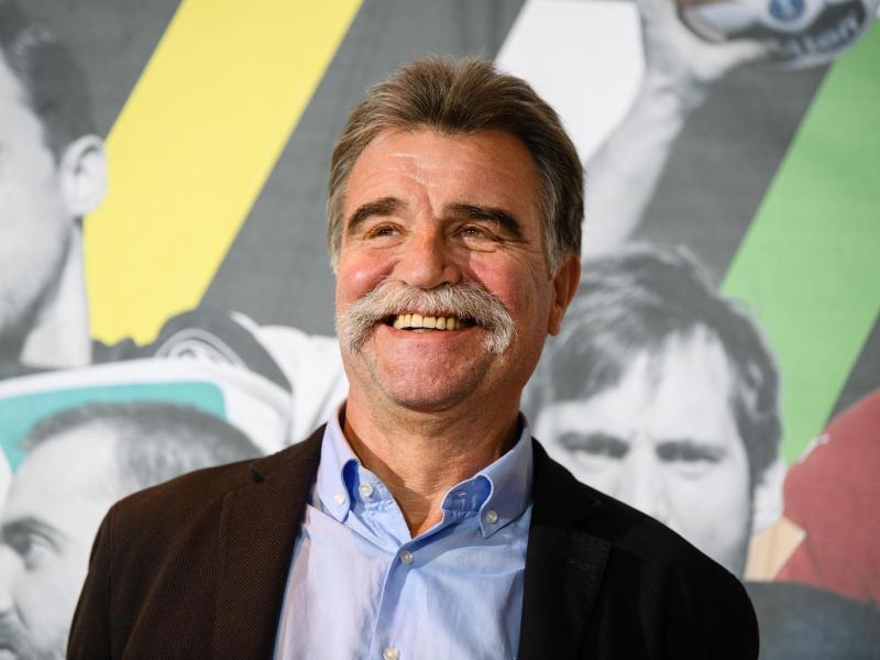 Heiner Brand will sich nicht in die Kaderzusammenstellung von Bundestrainer Prokop einmischen