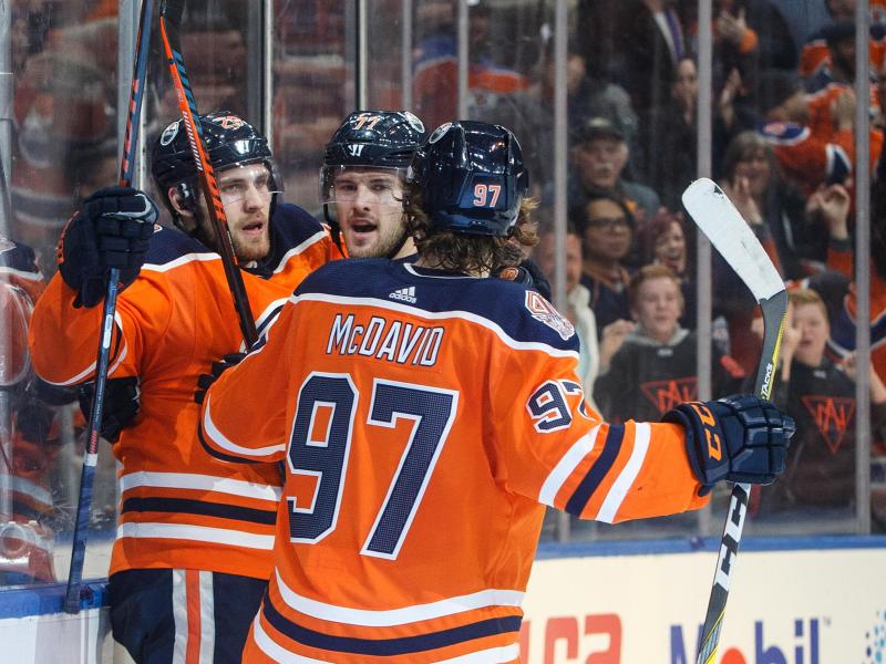 Steuerte zwei Treffer zum Oilers-Sieg gegen Minnesota bei: Leon Draisaitl (l). Steuerte zwei Treffer zum Oilers-Sieg gegen Minnesota bei: Leon Draisaitl (l).