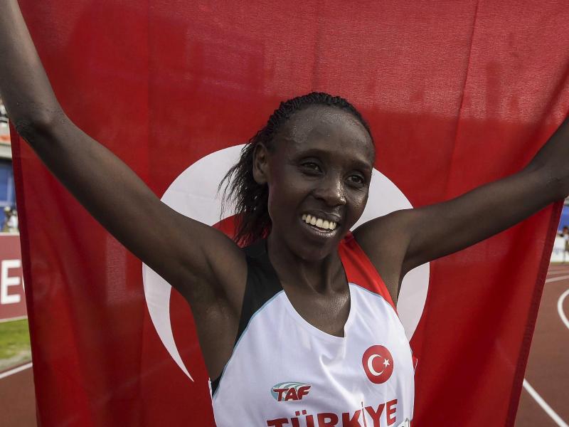Die Türkin Yasemin Can siegte bei der EM in Tilburg im 8300-Meter-Cross-Rennen Die Türkin Yasemin Can siegte bei der EM in Tilburg im 8300-Meter-Cross-Rennen