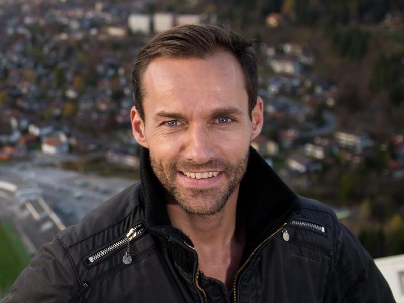 Sven Hannawald würde Kobayashi im elitären Klub der Springer, die alle vier Springen bei der Tournee gewonnen haben, willkommen heißen. Sven Hannawald würde Kobayashi im elitären Klub der Springer, die alle vier Springen bei der Tournee gewonnen haben, willkommen heißen.