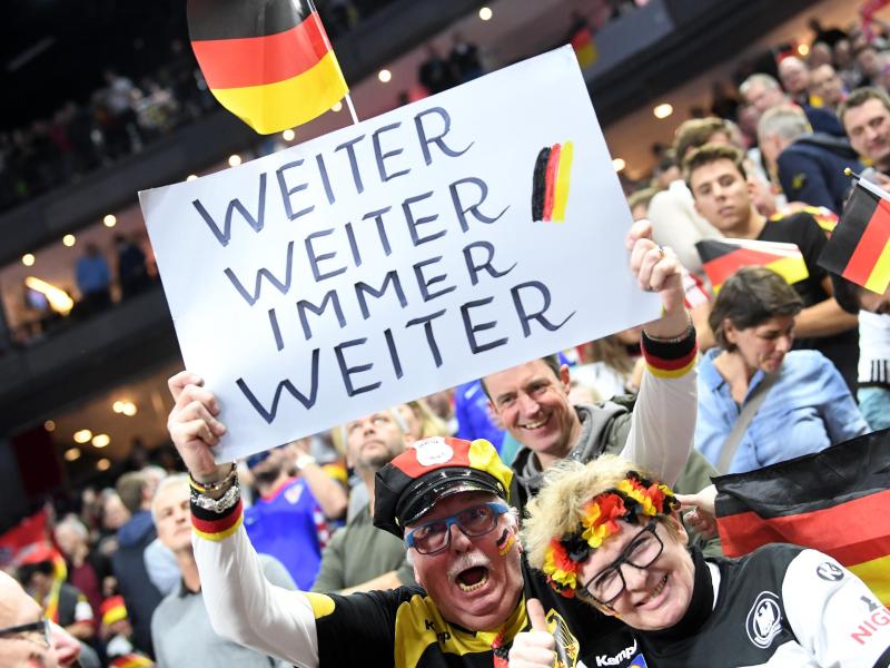 Nicht nur die Fans in der Halle sind vom DHB-Team begeistert Nicht nur die Fans in der Halle sind vom DHB-Team begeistert