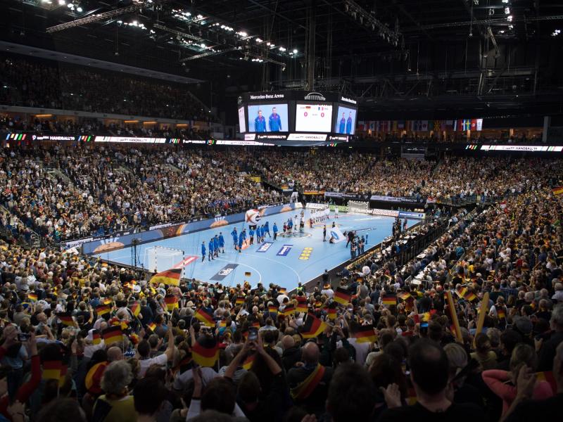 Volles Haus beim Spiel des DHB-Teams gegen Frankreich in Berlin Volles Haus beim Spiel des DHB-Teams gegen Frankreich in Berlin