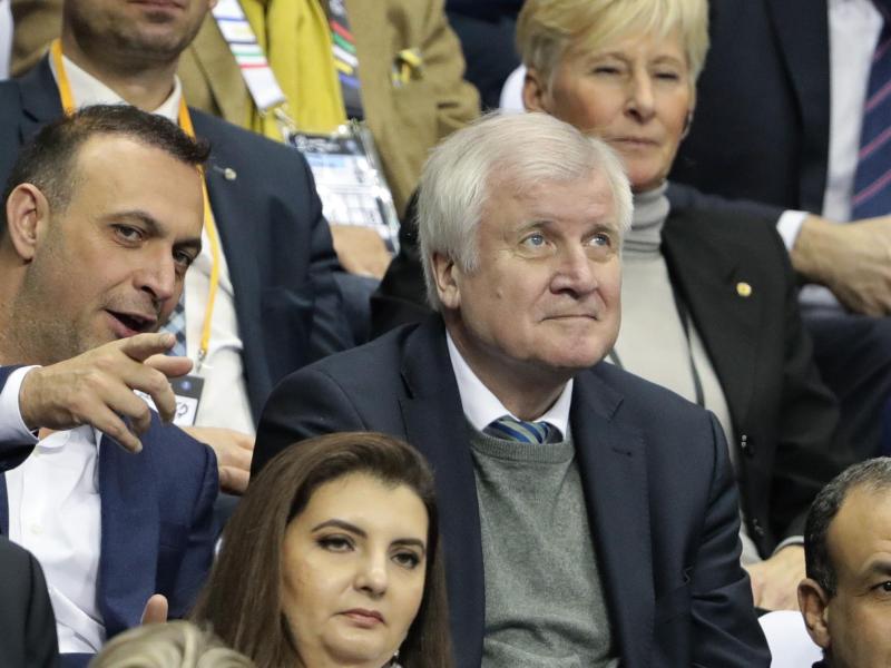 Bundesinnenminister Horst Seehofer hatte das WM-Eröffnungsspiel gegen Korea in der Berliner Arena live verfolgt Bundesinnenminister Horst Seehofer hatte das WM-Eröffnungsspiel gegen Korea in der Berliner Arena live verfolgt