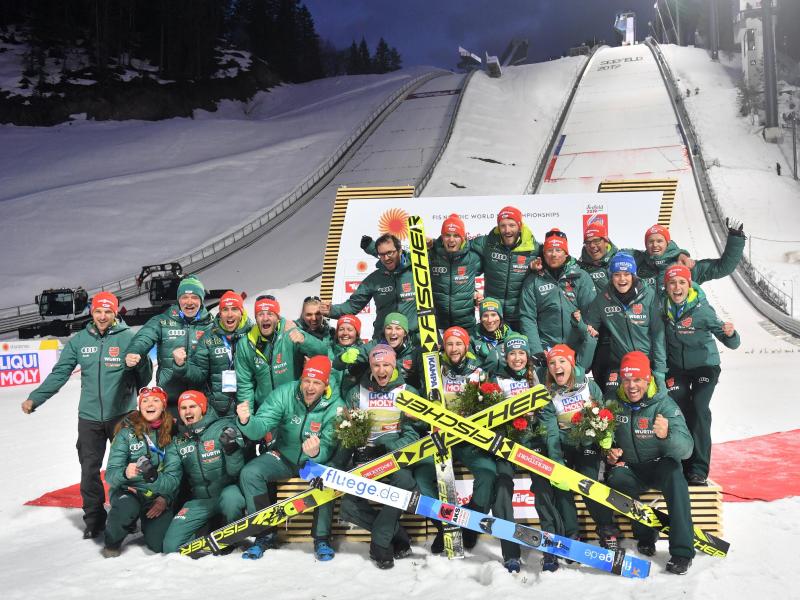 Jubel bei den deutschen Skisprung-Assen Jubel bei den deutschen Skisprung-Assen
