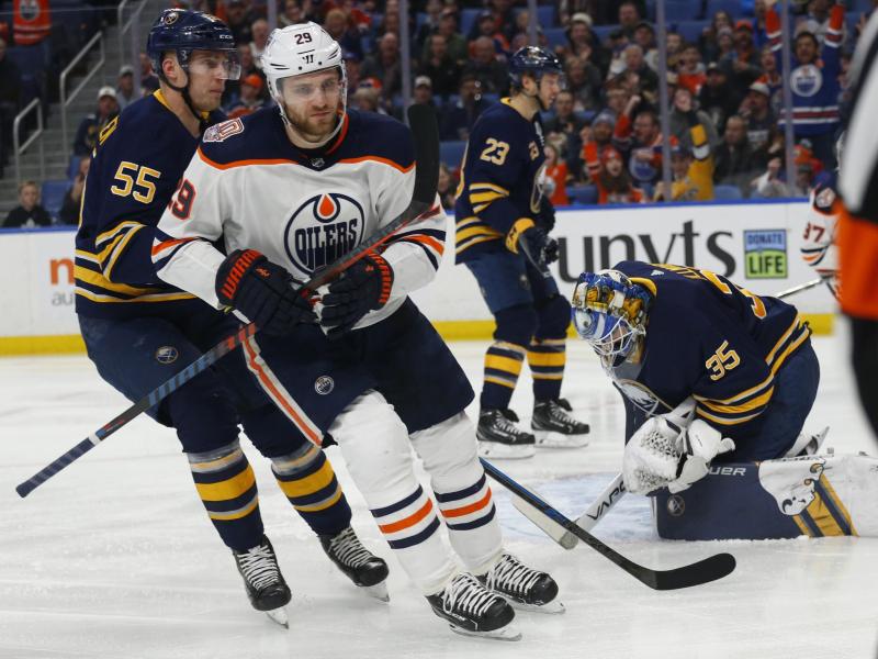 Leon Draisaitl dreht nach seinem Tor gegen Buffalo Sabres zum Jubeln ab Leon Draisaitl dreht nach seinem Tor gegen Buffalo Sabres zum Jubeln ab
