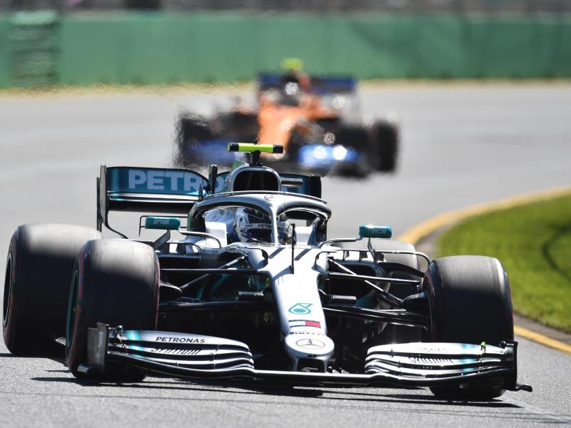 Lewis Hamilton fuhr beim Trainingsauftakt die schnellste Runde Lewis Hamilton fuhr beim Trainingsauftakt die schnellste Runde