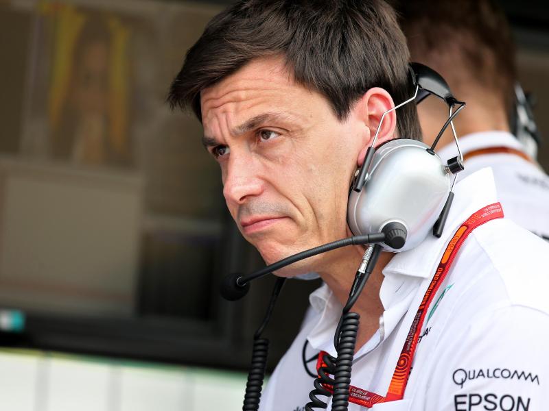 Mercedes-Teamchef Toto Wolff sieht einen Vorteil bei Ferrari Mercedes-Teamchef Toto Wolff sieht einen Vorteil bei Ferrari