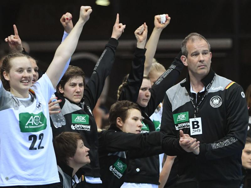 Die deutschen Handballerinnen von Bundestrainer Henk Groener sind bei der EM-Auslosung gesetzt Die deutschen Handballerinnen von Bundestrainer Henk Groener sind bei der EM-Auslosung gesetzt