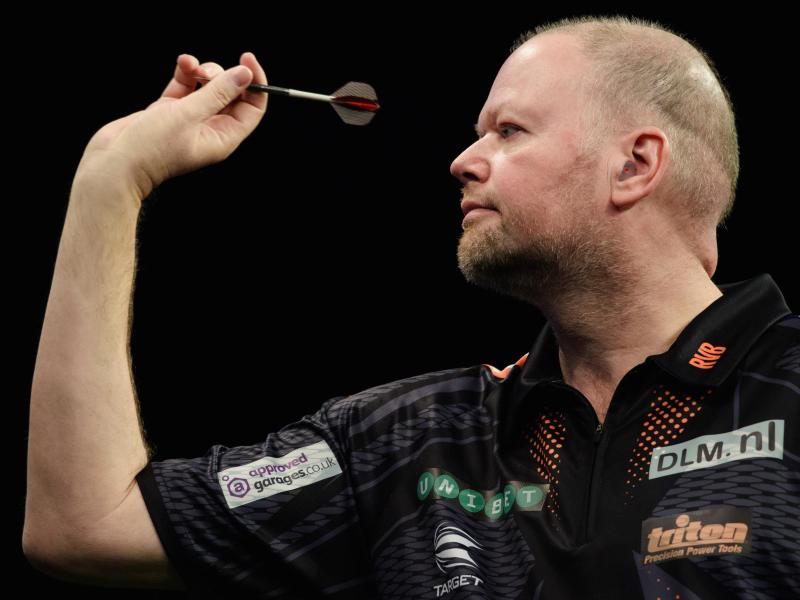 Raymond van Barneveld kann durch eine Wildcard an der Premier League teilnehmen Raymond van Barneveld kann durch eine Wildcard an der Premier League teilnehmen