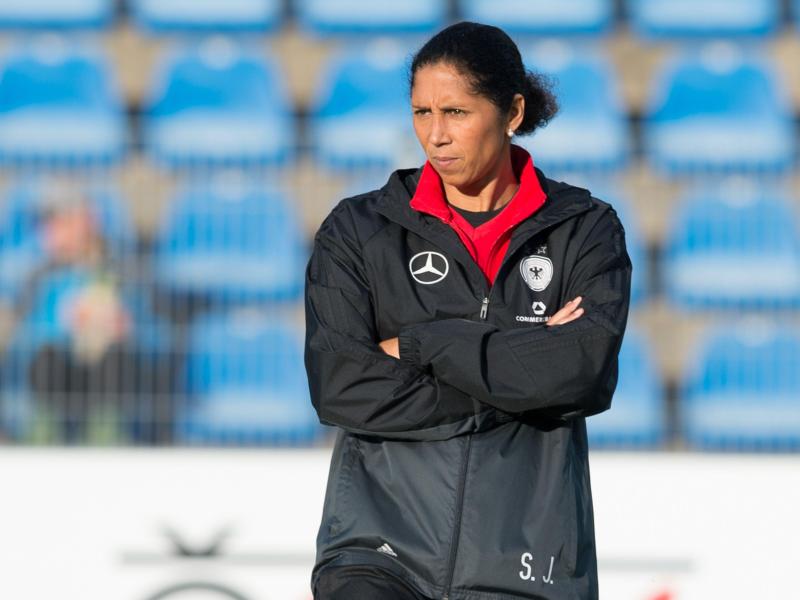 Steffi Jones hilft im Trainerstab des Frauen-Landesligisten SSV Buer 07/28 aus Steffi Jones hilft im Trainerstab des Frauen-Landesligisten SSV Buer 07/28 aus
