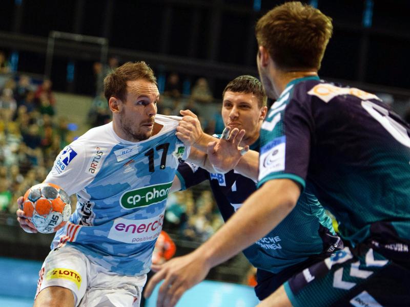 Kai Häfner (l.) trägt bald das Trikot der Melsunger Kai Häfner (l.) trägt bald das Trikot der Melsunger