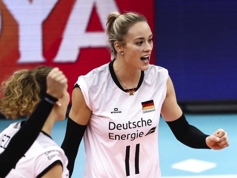 Die erfahrene Nationalspielerin Louisa Lippmann (11) führt zusammen mit Lenka Dürr das DVV-Team der Frauen an Die erfahrene Nationalspielerin Louisa Lippmann (11) führt zusammen mit Lenka Dürr das DVV-Team der Frauen an