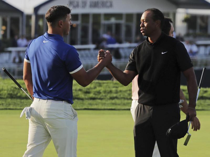 Tiger Woods (re.) scheiterte in Bethpage am Cut Tiger Woods (re.) scheiterte in Bethpage am Cut