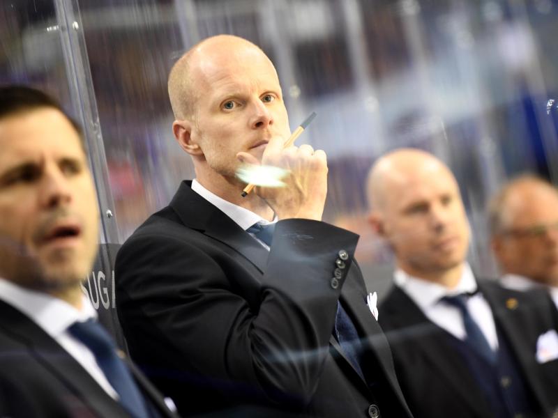 DEB-Bundestrainer Toni Söderholm erlitt gegen Kanada den ersten Rückschlag bei der WM DEB-Bundestrainer Toni Söderholm erlitt gegen Kanada den ersten Rückschlag bei der WM