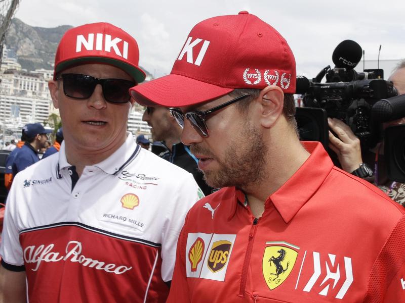 Sebastian Vettel und Kimi Räikkönen mit NIKI-Kappen Sebastian Vettel und Kimi Räikkönen mit NIKI-Kappen
