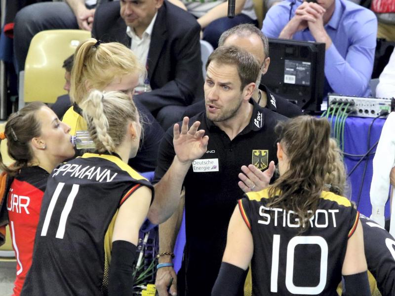 Felix Koslowski ist der Trainer der deutschen Volleyballerinnen Felix Koslowski ist der Trainer der deutschen Volleyballerinnen