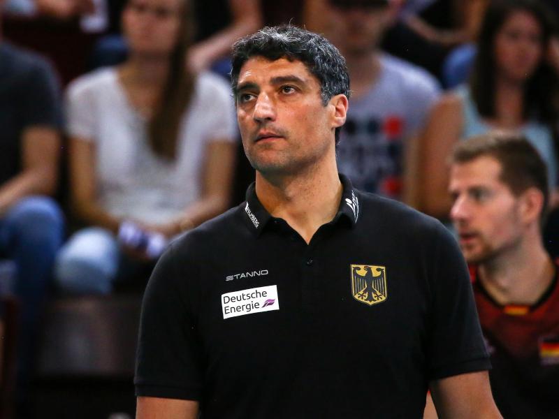 Musste mit Deutschlands Volleyballern eine weitere Niederlage hinnehmen: Bundestrainer Andrea Giani Musste mit Deutschlands Volleyballern eine weitere Niederlage hinnehmen: Bundestrainer Andrea Giani