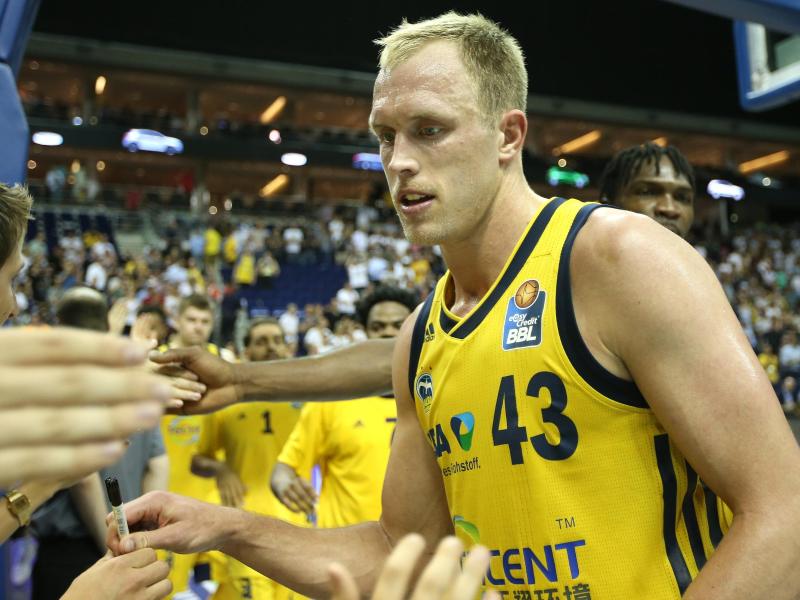 Luke Sikma trägt für weitere vier Jahre das ALBA-Trikot Luke Sikma trägt für weitere vier Jahre das ALBA-Trikot