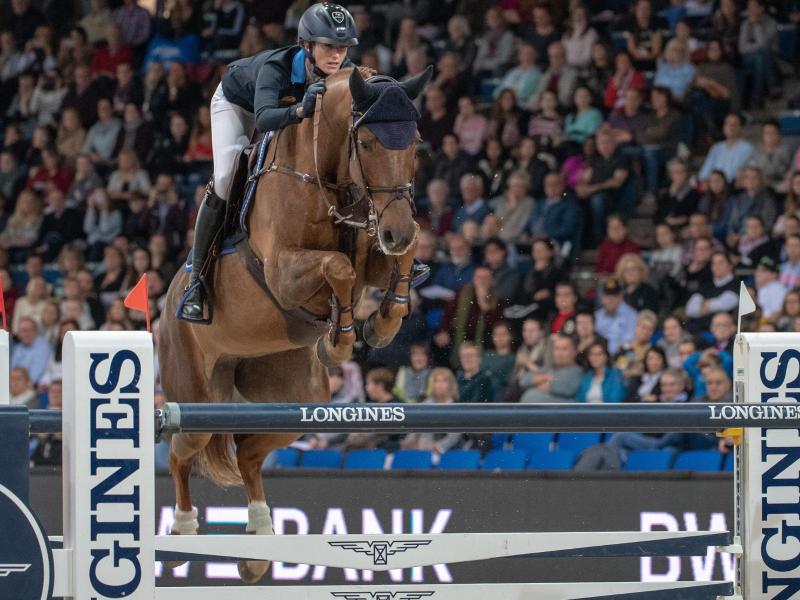 Simone Blum ist fehlerfrei in die deutsche Meisterschaft gestartet Simone Blum ist fehlerfrei in die deutsche Meisterschaft gestartet