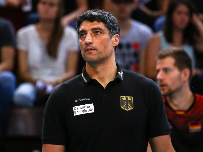 Volleyball-Nationaltrainer Andrea Giani unterlag mit seiner Mannschaft den USA mit 1:3 Volleyball-Nationaltrainer Andrea Giani unterlag mit seiner Mannschaft den USA mit 1:3