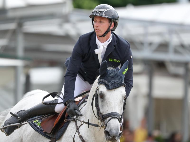 Felix Haßmann gewinnt auf Cayenne die deutschen Meisterschaften im Springreiten Felix Haßmann gewinnt auf Cayenne die deutschen Meisterschaften im Springreiten