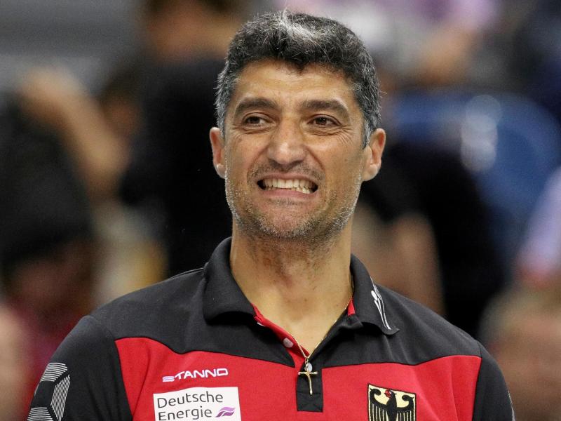 Nationaltrainer Andrea Giani kann mit seinem Team nicht zufrieden sein Nationaltrainer Andrea Giani kann mit seinem Team nicht zufrieden sein