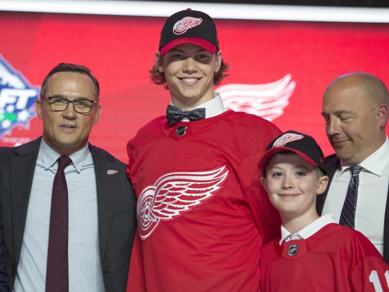 Moritz Seider wurde als sechster Pick von den Detroit Red wings gedraftet Moritz Seider wurde als sechster Pick von den Detroit Red wings gedraftet