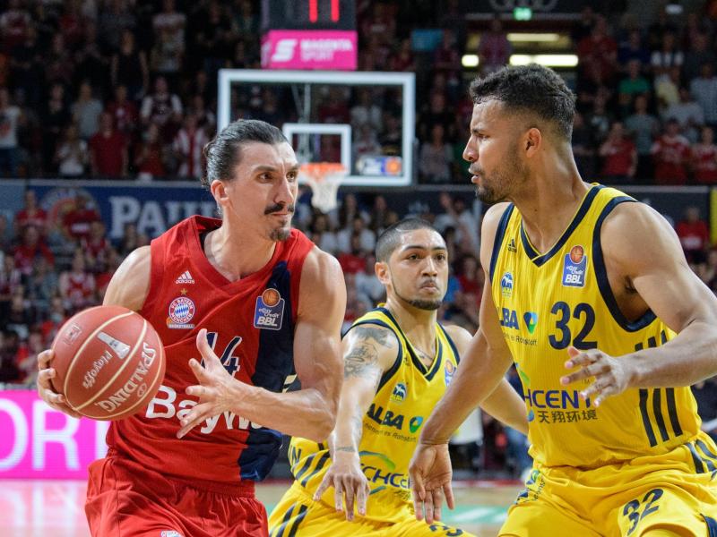 Wertvollster Spieler der Finalserie: Nihad Djedovic von München (l)