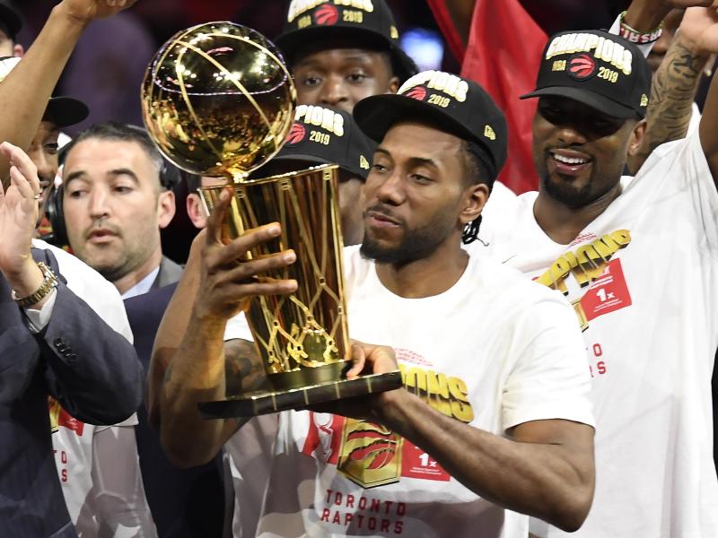 Kawhi Leonard wechselt zu den LA Clippers Kawhi Leonard wechselt zu den LA Clippers