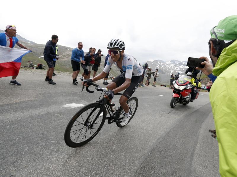Egan Bernal bekommt nach dem wetterbedingten Abbruch nicht den Etappensieg zugesprochen Egan Bernal bekommt nach dem wetterbedingten Abbruch nicht den Etappensieg zugesprochen
