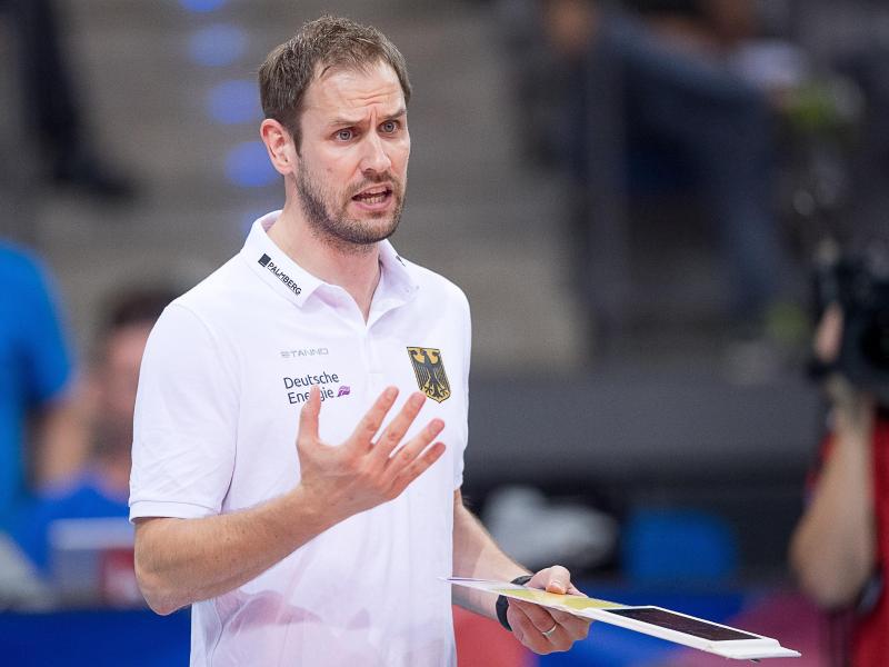 Bundestrainer Felix Koslowski hat mit den deutschen Volleyballerinnen eine vorzeitige Qualifikation für Olympia 2020 verpasst. Bundestrainer Felix Koslowski hat mit den deutschen Volleyballerinnen eine vorzeitige Qualifikation für Olympia 2020 verpasst.