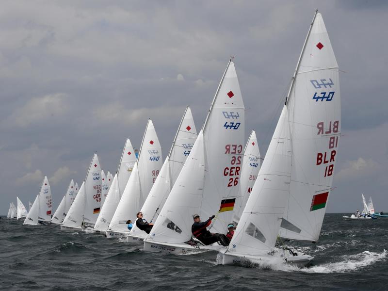 Die 470er-Klasse beim Regattastart Die 470er-Klasse beim Regattastart