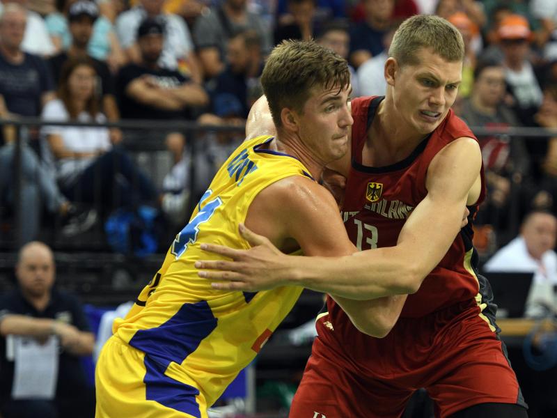 NBA-Spieler Moritz Wagner (r.) gab gegen Schweden sein Debüt im Nationaltrikot NBA-Spieler Moritz Wagner (r.) gab gegen Schweden sein Debüt im Nationaltrikot