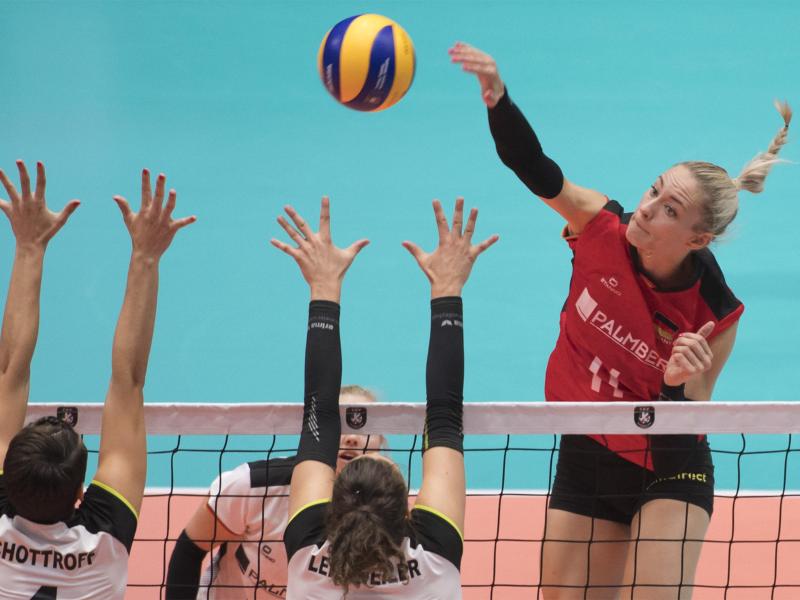Gegen Polen kommt es auch wieder besonders auf Louisa Lippmann (r.) an Gegen Polen kommt es auch wieder besonders auf Louisa Lippmann (r.) an