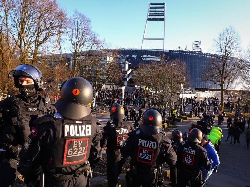 Polizeieinsatz vor dem Weserstadion Polizeieinsatz vor dem Weserstadion