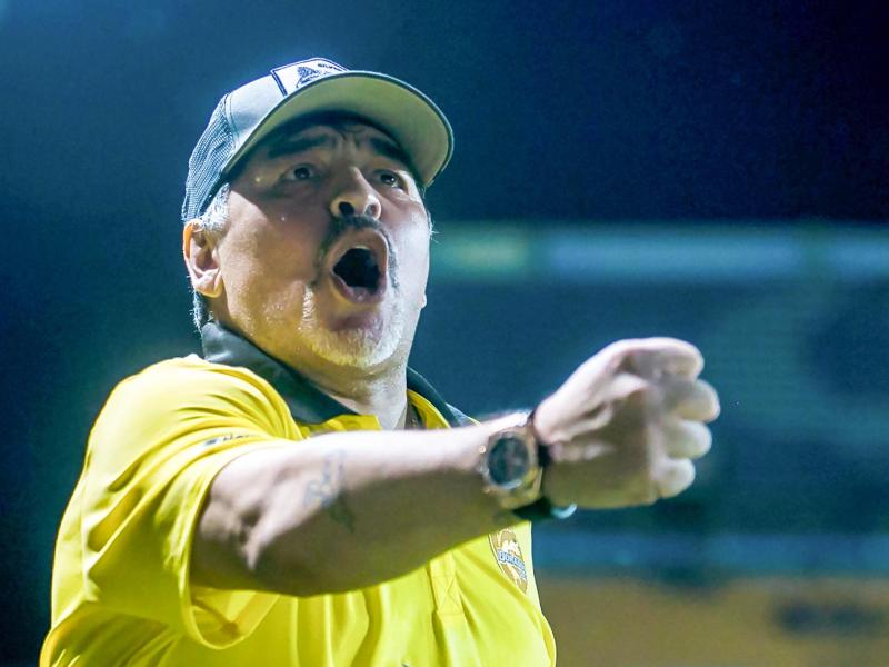 Diego Maradona heuert bei Gimnasia y Esgrim an