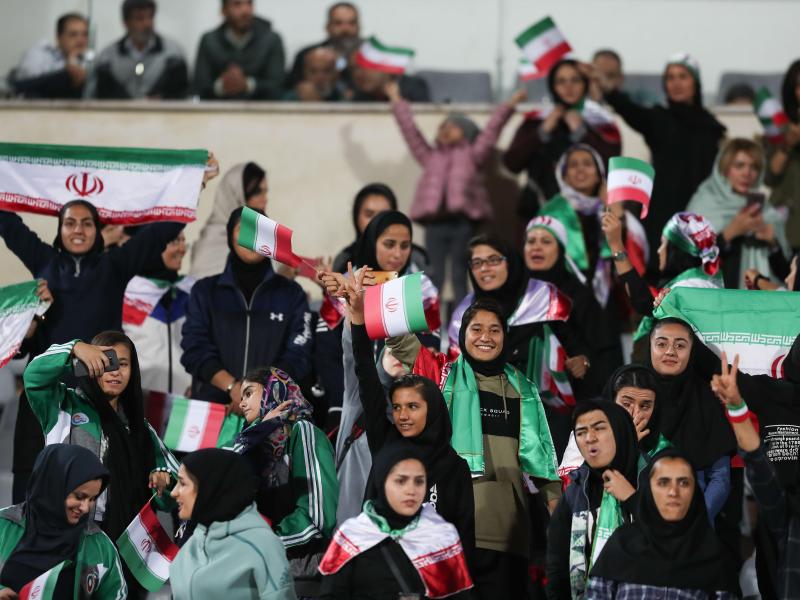 Iranische Frauen dürfen in Zukunft ins Stadion