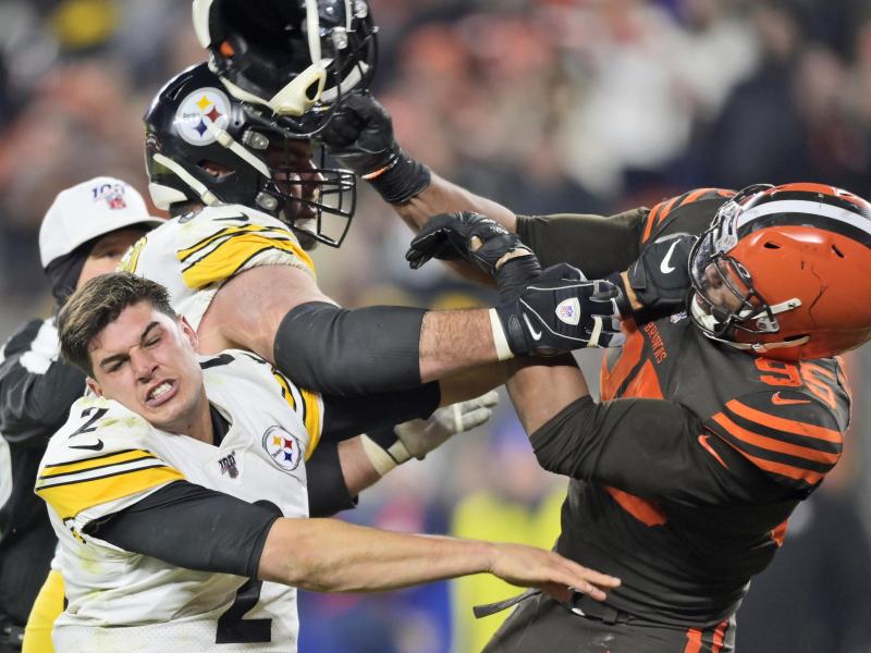 Wirbel um Helm-Attacke in der NFL Wirbel um Helm-Attacke in der NFL