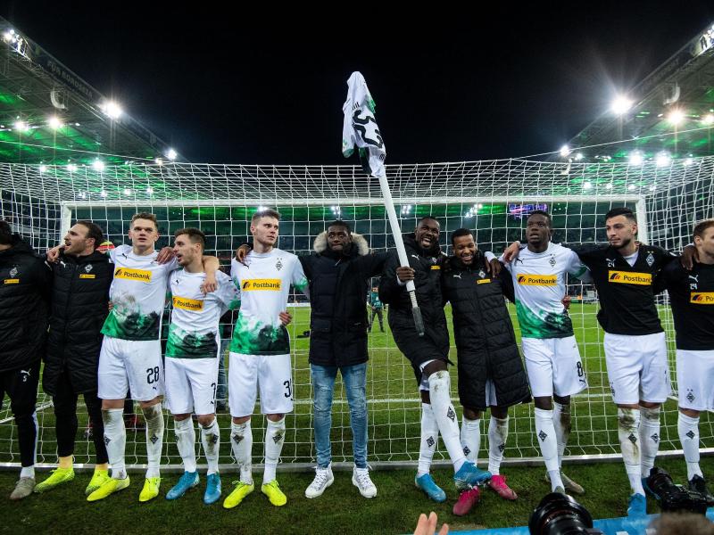 Borussia Mönchengladbach hat den FC Bayern um sieben Punkte distanziert Borussia Mönchengladbach hat den FC Bayern um sieben Punkte distanziert