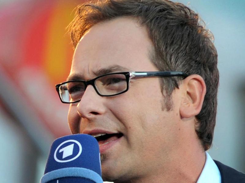 Moderator Matthias Opdenhövel hat in der Sportschau versehentlich vor dem Beitrag zu einem Spiel den Ausgang verraten Moderator Matthias Opdenhövel hat in der Sportschau versehentlich vor dem Beitrag zu einem Spiel den Ausgang verraten