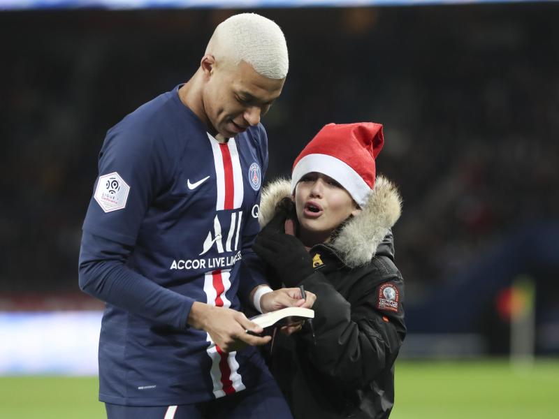 Machte einem kleinen Fan eine große Freude: PSG-Star Kylian Mbappé