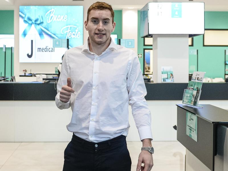 Dejan Kulusevski ist zum Medizincheck bei Juventus Turin Dejan Kulusevski ist zum Medizincheck bei Juventus Turin
