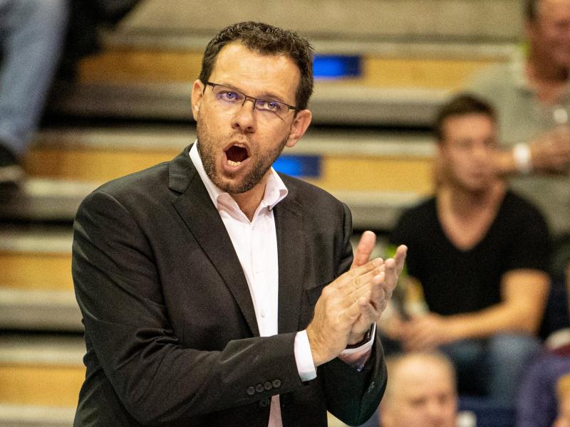 Volleyball-Trainer Cédric Enard verlängerte seinen Vertrag in Berlin Volleyball-Trainer Cédric Enard verlängerte seinen Vertrag in Berlin