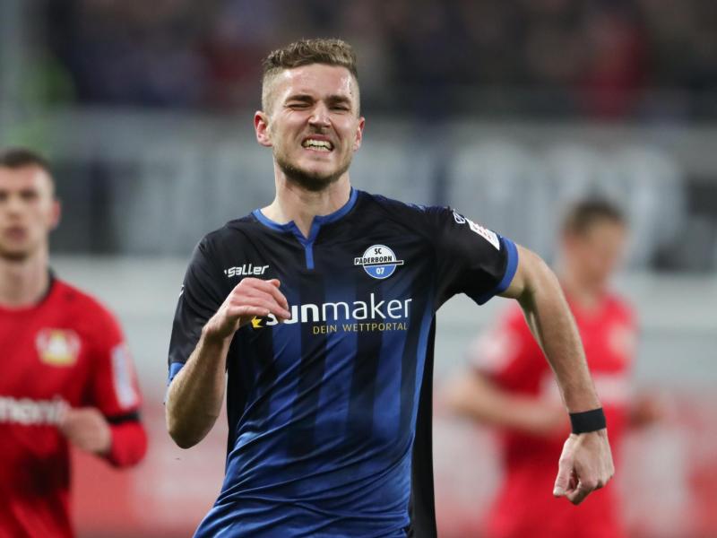 Der Einsatz von Paderborn Dennis Srbeny im Spiel gegen den SC Freiburg ist fraglich