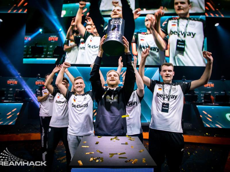 Das Berliner CS:GO-Team BIG hat die Dreamhack Open in Leipzig gewonnen. Foto: Dreamhack/dpa Das Berliner CS:GO-Team BIG hat die Dreamhack Open in Leipzig gewonnen. Foto: Dreamhack/dpa