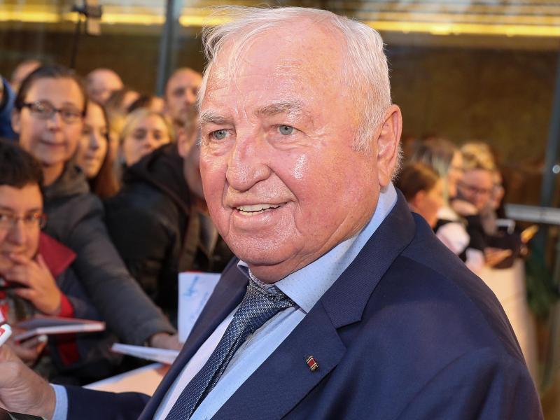 Boxtrainer Ulli Wegner klagt gegen seine Kündigung durch den Sauerland-Boxstall Boxtrainer Ulli Wegner klagt gegen seine Kündigung durch den Sauerland-Boxstall