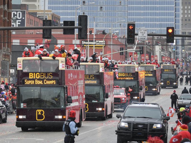 Kansas City hat seine Super-Bowl-Helden mit einer großen Party geehrt Kansas City hat seine Super-Bowl-Helden mit einer großen Party geehrt