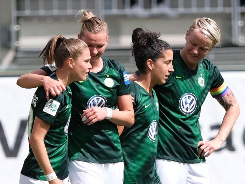 Feiern einen klaren Sieg über Turbine Potsdam: Die Frauen vom VfL Wolfsburg